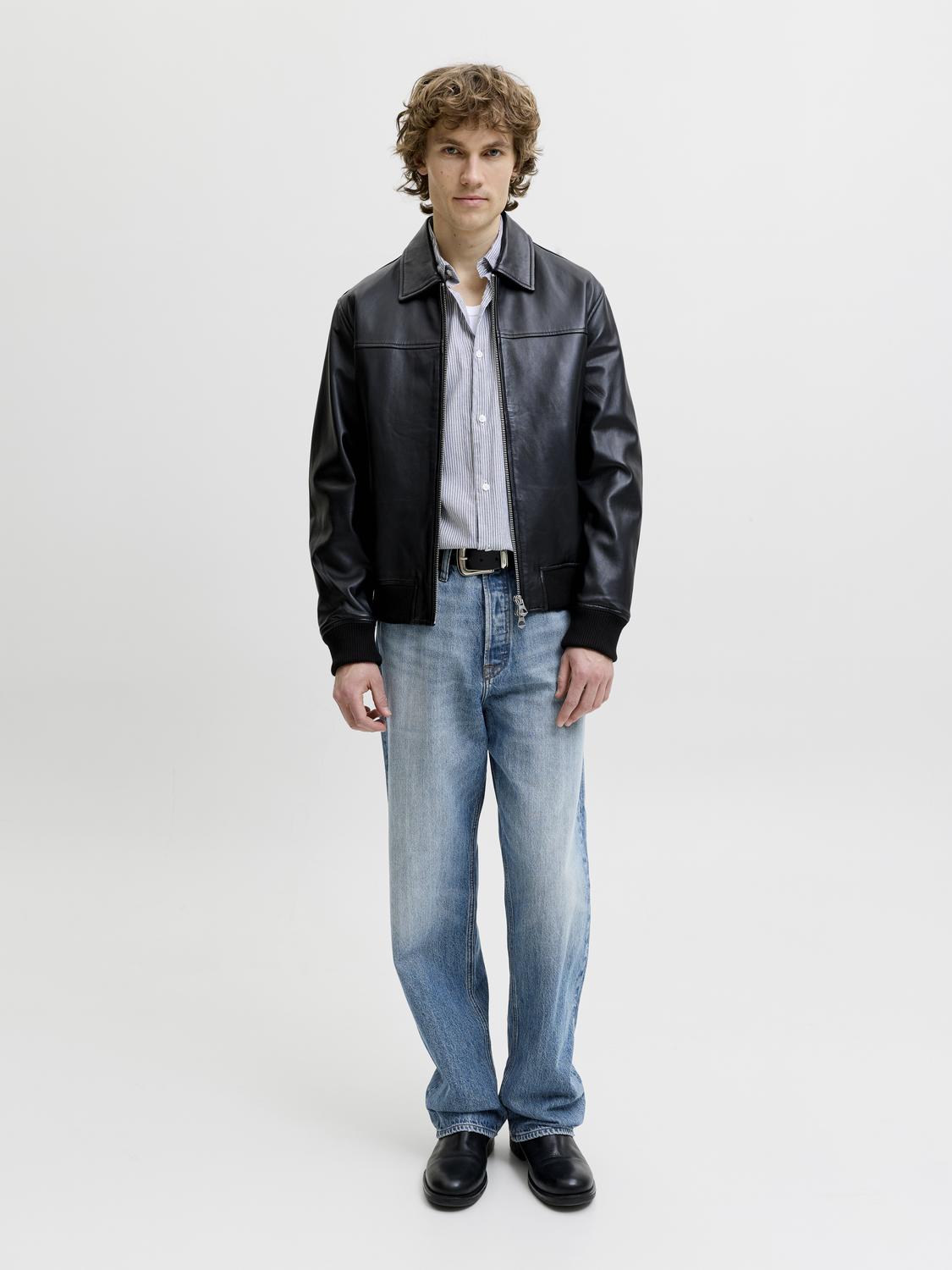 model_shot-front_full